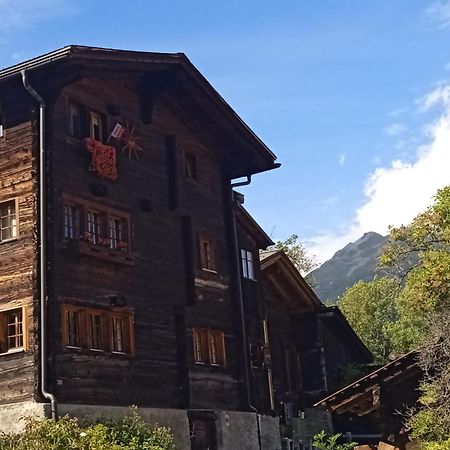 Heimeliges Walliserhaus 费施 外观 照片